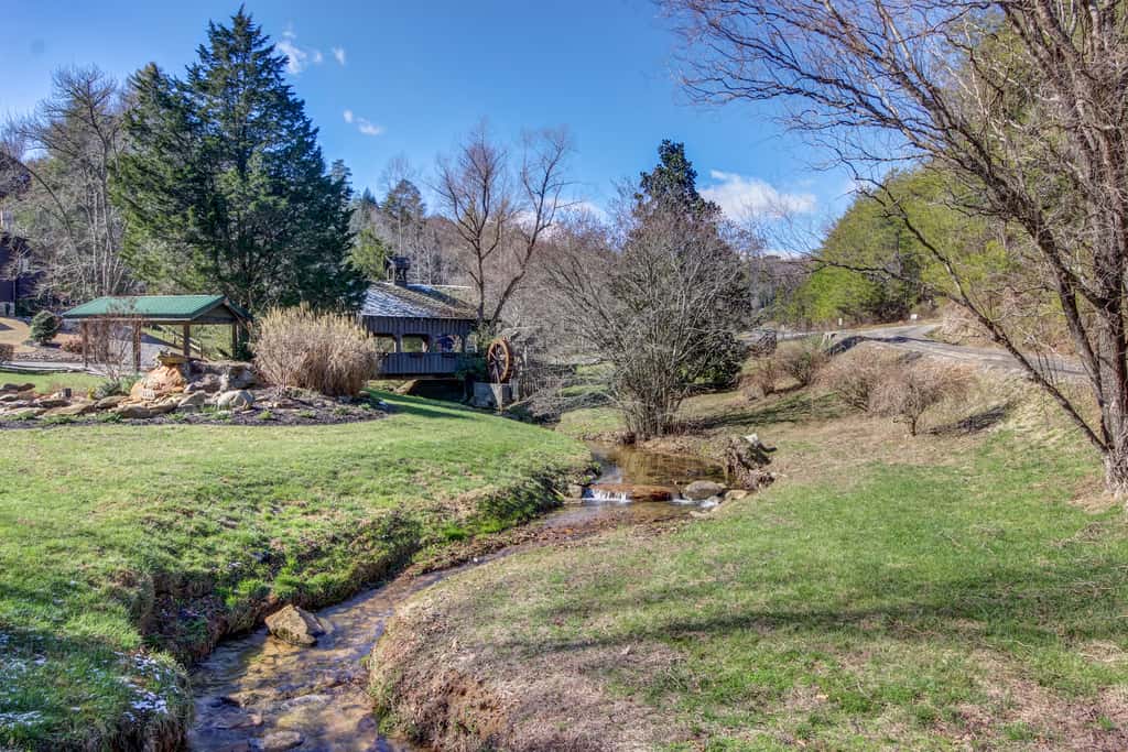 Mtn Getaway, Sleeps 12・Spectacular Views・Hot Tub
