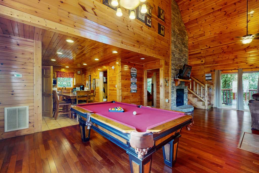 Centrally Located Cabin, Sleeps 6・Pool Table・Views