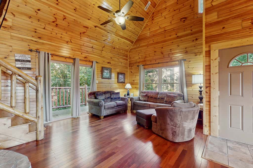 Centrally Located Cabin, Sleeps 6・Pool Table・Views