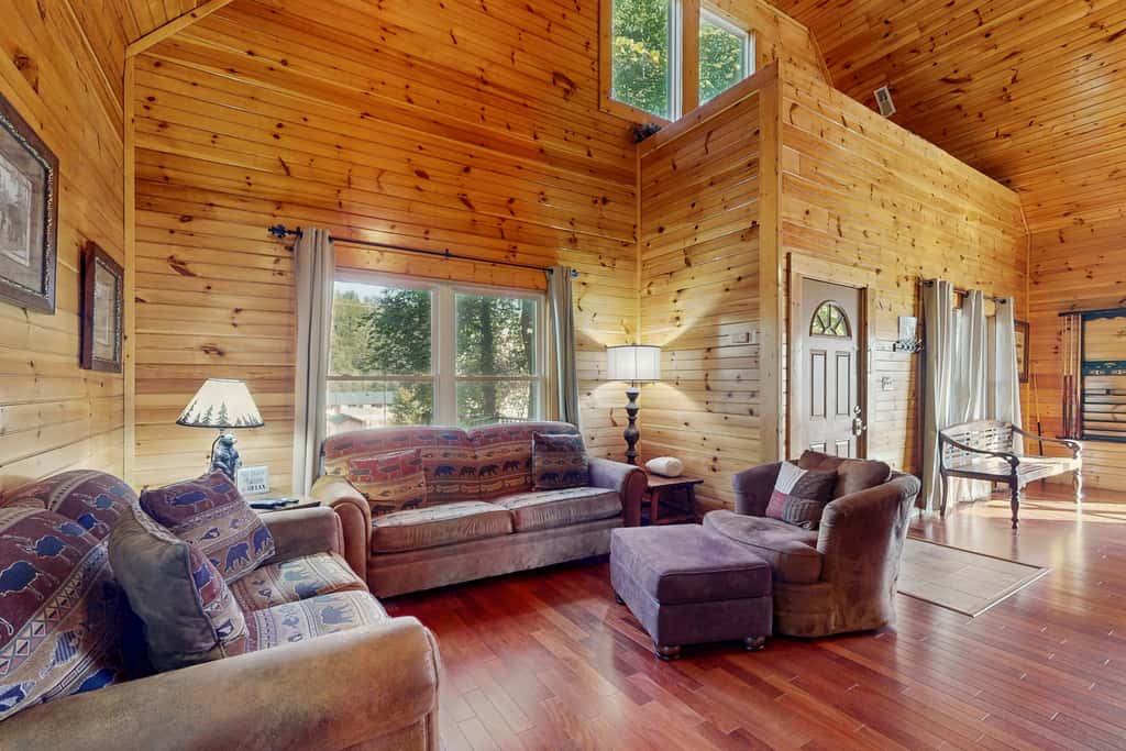 Centrally Located Cabin, Sleeps 6・Pool Table・Views
