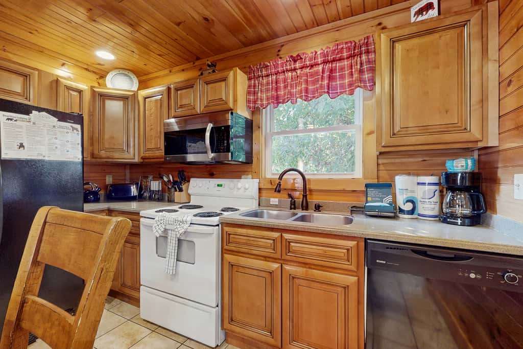 Centrally Located Cabin, Sleeps 6・Pool Table・Views