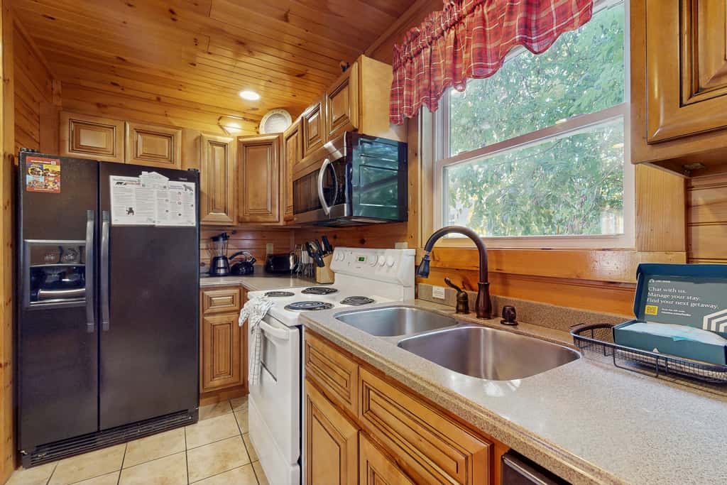 Centrally Located Cabin, Sleeps 6・Pool Table・Views