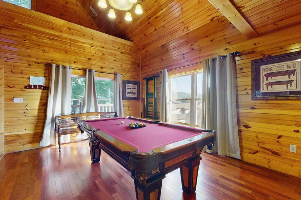 Centrally Located Cabin, Sleeps 6・Pool Table・Views