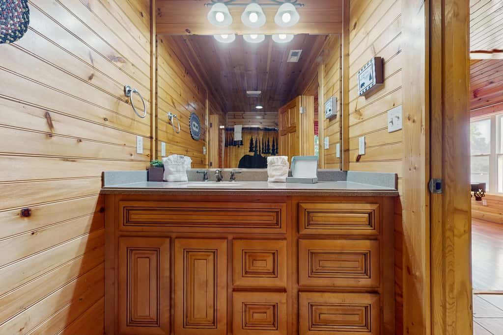 Centrally Located Cabin, Sleeps 6・Pool Table・Views