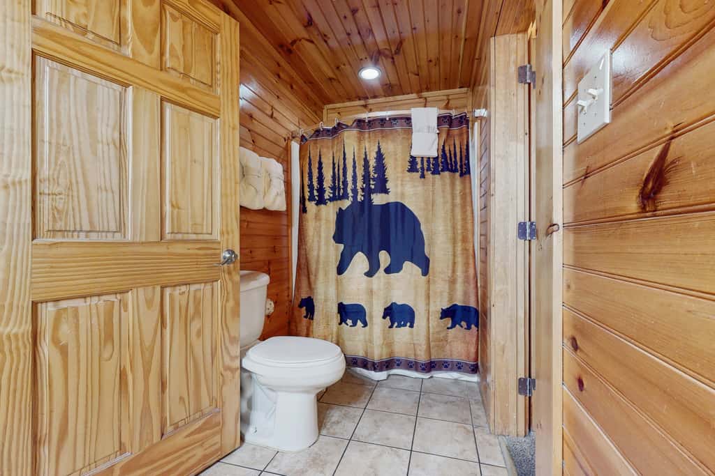 Centrally Located Cabin, Sleeps 6・Pool Table・Views