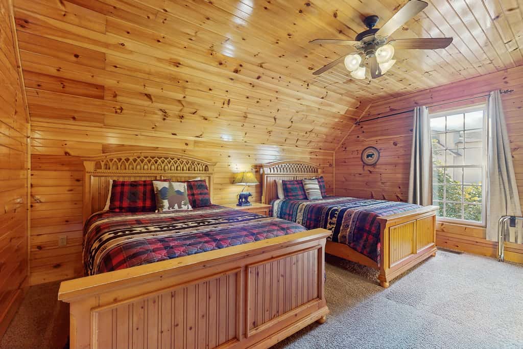 Centrally Located Cabin, Sleeps 6・Pool Table・Views