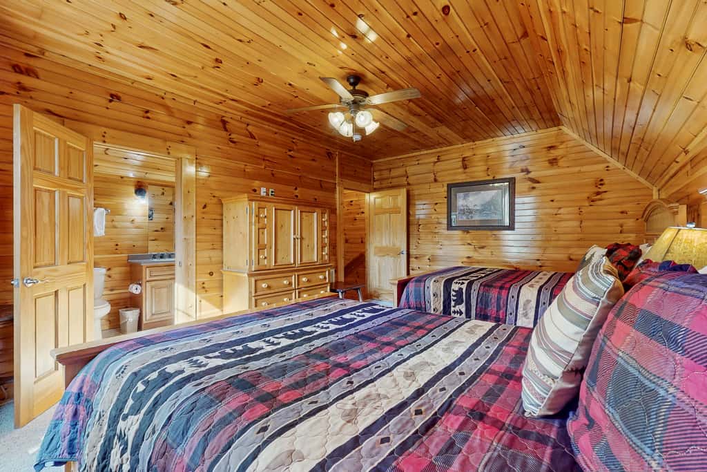 Centrally Located Cabin, Sleeps 6・Pool Table・Views