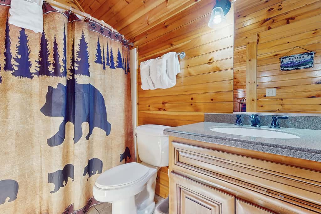 Centrally Located Cabin, Sleeps 6・Pool Table・Views