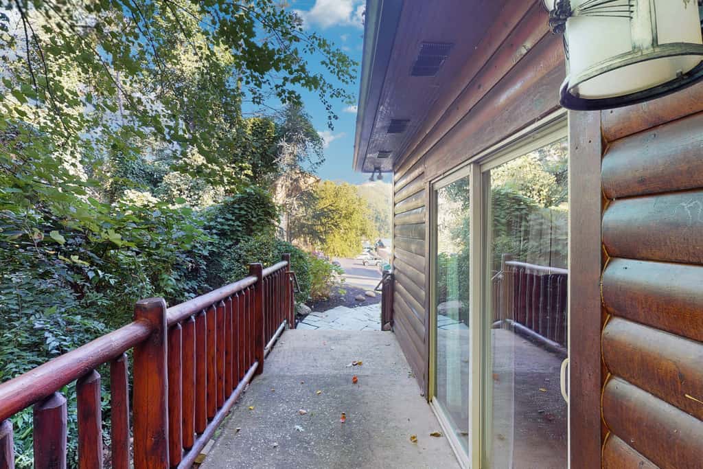 Centrally Located Cabin, Sleeps 6・Pool Table・Views