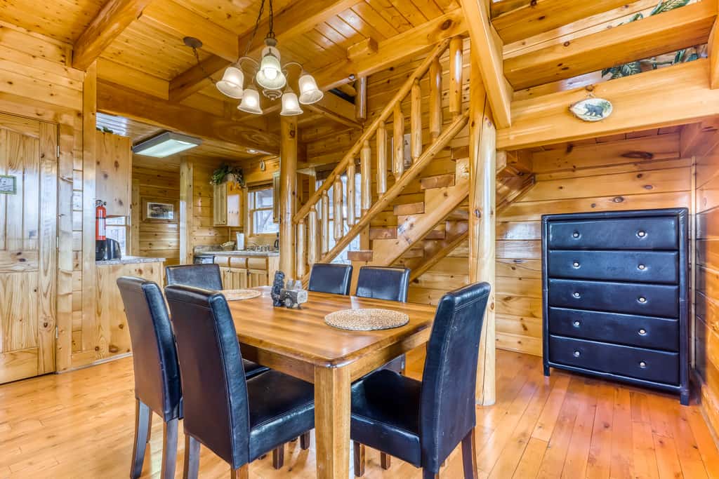 Charming Log cabin, Sleeps 6・Game Room・Hot Tub