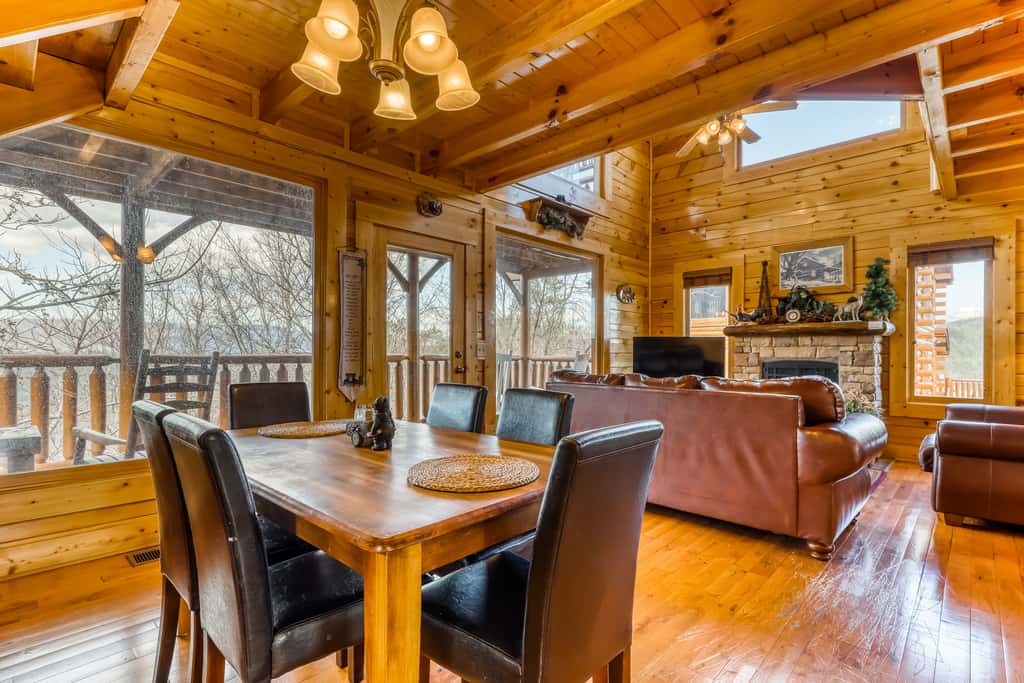 Charming Log cabin, Sleeps 6・Game Room・Hot Tub