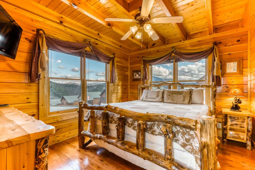 Charming Log cabin, Sleeps 6・Game Room・Hot Tub