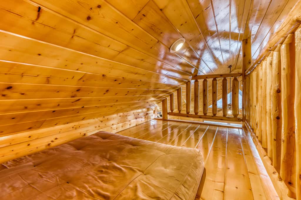 Charming Log cabin, Sleeps 6・Game Room・Hot Tub