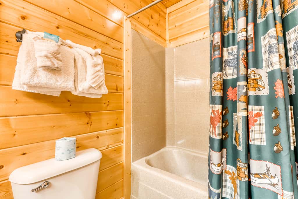 Charming Log cabin, Sleeps 6・Game Room・Hot Tub