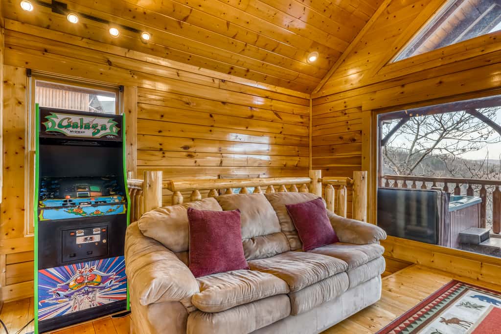 Charming Log cabin, Sleeps 6・Game Room・Hot Tub