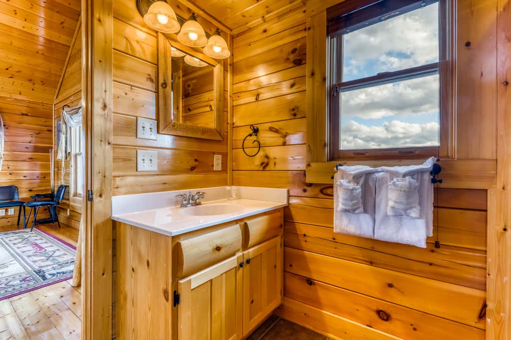 Charming Log cabin, Sleeps 6・Game Room・Hot Tub