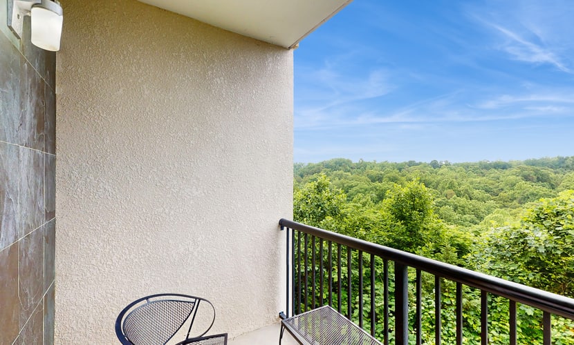 Mountain-view condo in Pigeon Forge, just off the Parkway and close to The Island, Dollywood, and Smoky Mountain attractions. Enjoy indoor and outdoor pools, a hot tub, playground, walking trails, and sports courts. The updated condo sleeps 6 and includes a full kitchen, Smart TV, fast WiFi, walk-in shower, and in-unit washer & dryer.