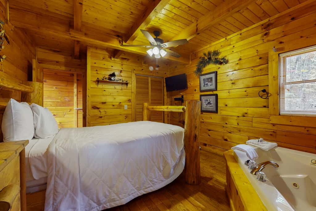 5 Mi to Pigeon Forge・Cozy Escape・Dog Welcome・Views