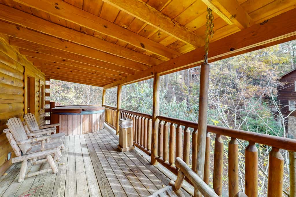 Welcome to a cozy 1-bedroom cabin in Sevierville, near Pigeon Forge and Gatlinburg. Enjoy a private hot tub, wooded surroundings, fireplace, full kitchen, and dog-friendly accommodations. With comfortable indoor spaces and easy access to Dollywood, Great Smoky Mountains National Park, and Smoky Mountain attractions, it’s a relaxing home base for couples, families, and guests traveling with their pups.