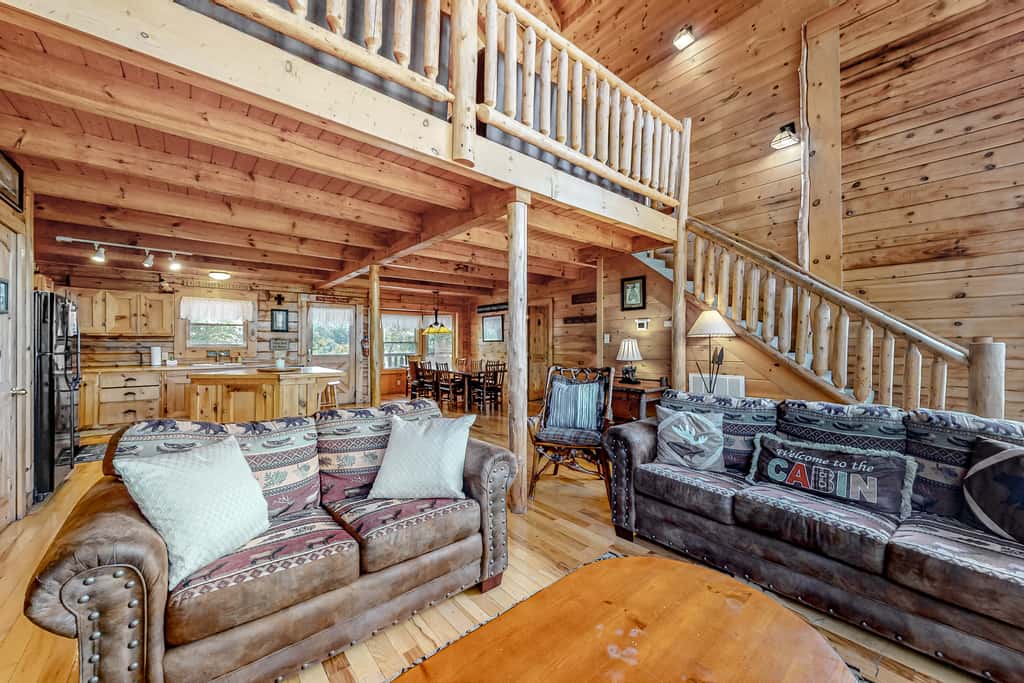 Cabin W Private Hot Tub, Sleeps 14・Mountain Views