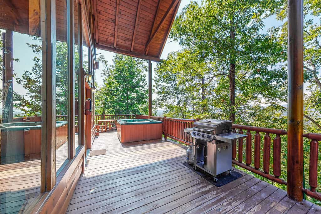Cabin W Private Hot Tub, Sleeps 14・Mountain Views