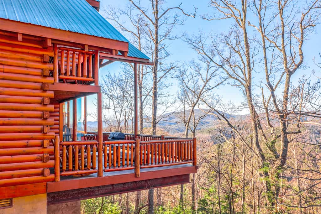 Cabin W Private Hot Tub, Sleeps 14・Mountain Views