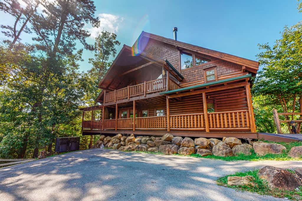 Cabin W Private Hot Tub, Sleeps 14・Mountain Views