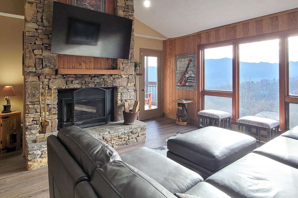Mtn and Ntn Park View Condo, Sleeps 8, Pool, Fireplace