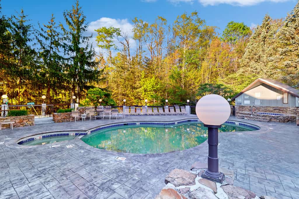 Sweet Mountain Delight #313 is a spacious 3-bedroom, 3-bathroom condo sleeping up to 8 guests, with stunning Mt. LeConte and Great Smoky Mountains views. Enjoy a wood-burning fireplace, screened balcony, three primary suites, fully equipped kitchen, washer/dryer, and seasonal outdoor pool. Conveniently located near downtown Gatlinburg, the national park, Pigeon Forge, and Dollywood.