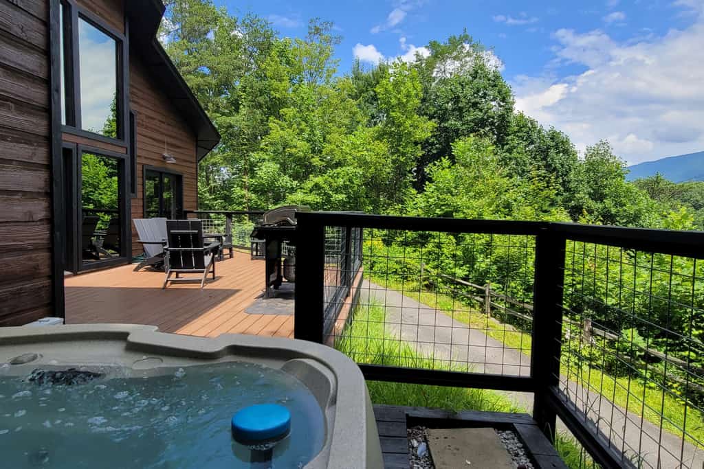 Escape to Emerald View, a spacious 3-bedroom Gatlinburg cabin that sleeps 10! Enjoy beautiful Smoky Mountain views, a private hot tub, and a climate-controlled game room with pool and ping-pong. Kids will love their own play loft, while adults relax by the wood-burning fireplace or unwind on the spacious deck. Located in Cobbly Nob Resort, guests can enjoy seasonal community pools, nearby golfing at Bent Creek, and easy access to Gatlinburg and the Great Smoky Mountains!