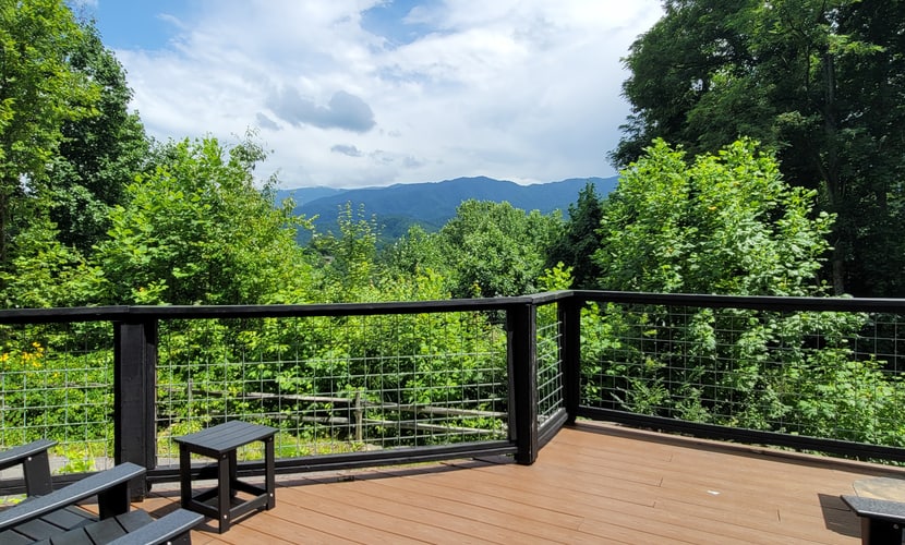 Escape to Emerald View, a spacious 3-bedroom Gatlinburg cabin that sleeps 10! Enjoy beautiful Smoky Mountain views, a private hot tub, and a climate-controlled game room with pool and ping-pong. Kids will love their own play loft, while adults relax by the wood-burning fireplace or unwind on the spacious deck. Located in Cobbly Nob Resort, guests can enjoy seasonal community pools, nearby golfing at Bent Creek, and easy access to Gatlinburg and the Great Smoky Mountains!