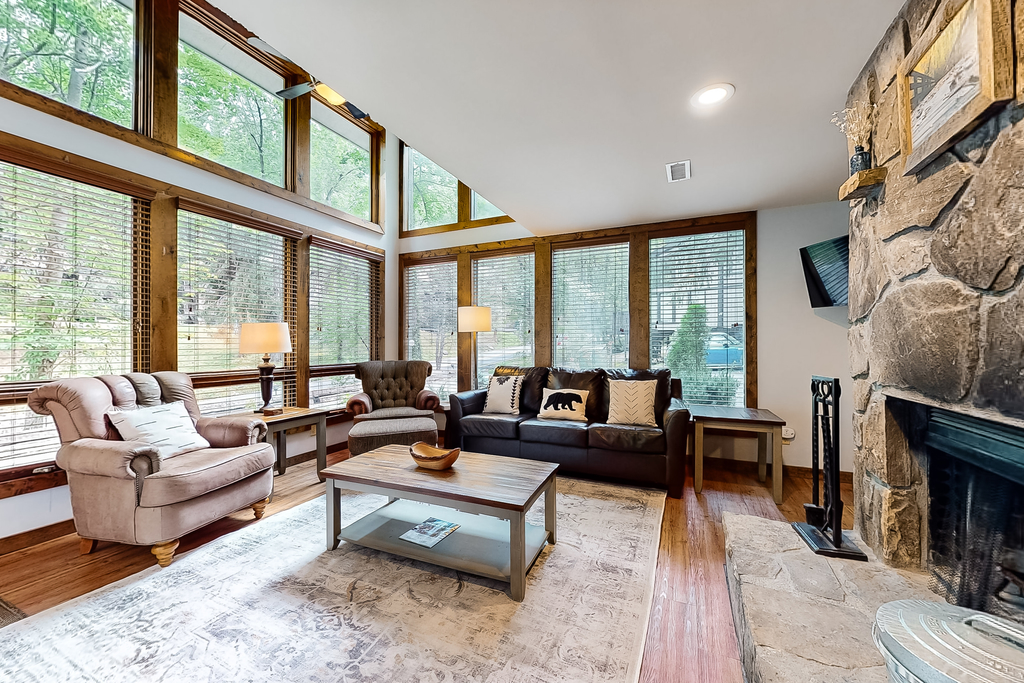 Walk to Ober | Fireplace | Sleeps 6