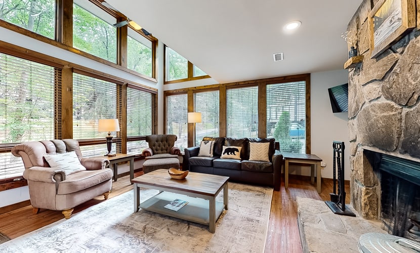 Welcome to Prickly Bear, a two-bedroom Gatlinburg townhome on Ski Mountain Road. Walk to Ober Mountain, then come home to a bright living room with a wood-burning fireplace, a full kitchen, and a patio with seating. Downtown Gatlinburg and Great Smoky Mountains National Park are a drive down the mountain. Guests also have access to Chalet Village’s shared, seasonal pools and off-site clubhouses.