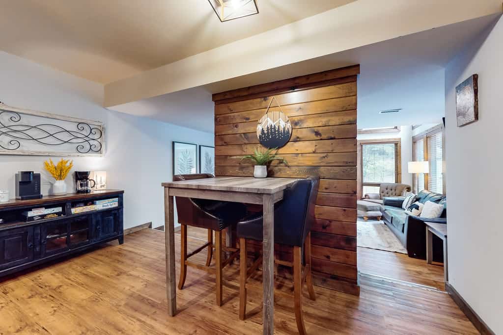 Welcome to Prickly Bear, a two-bedroom Gatlinburg townhome on Ski Mountain Road. Walk to Ober Mountain, then come home to a bright living room with a wood-burning fireplace, a full kitchen, and a patio with seating. Downtown Gatlinburg and Great Smoky Mountains National Park are a drive down the mountain. Guests also have access to Chalet Village’s shared, seasonal pools and off-site clubhouses.