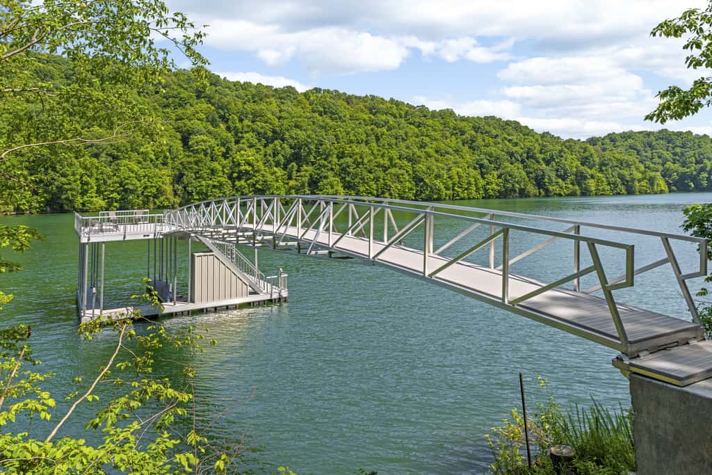 Lakeside Retreat, Sleeps 22, Dock, Grill, Game Room