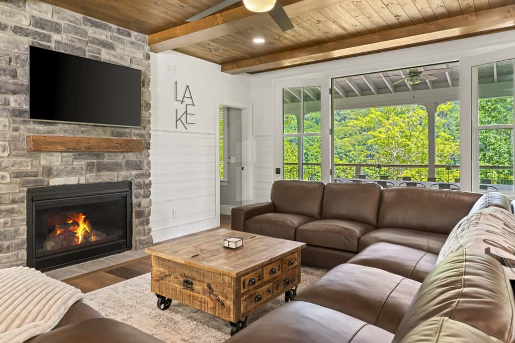 Lakeside Retreat, Sleeps 22, Dock, Grill, Game Room