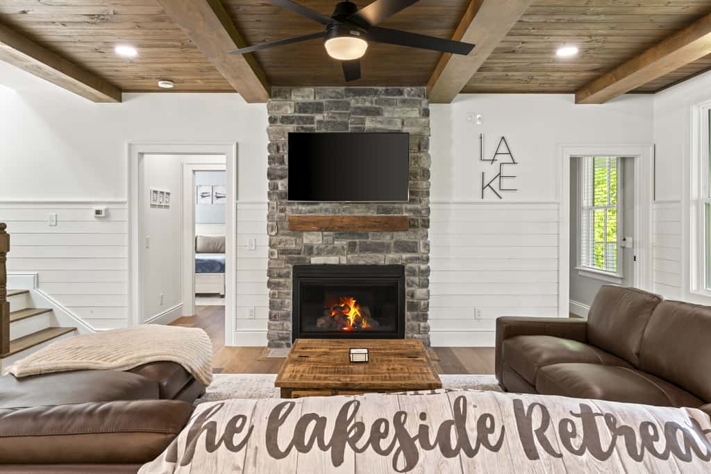Lakeside Retreat, Sleeps 22, Dock, Grill, Game Room