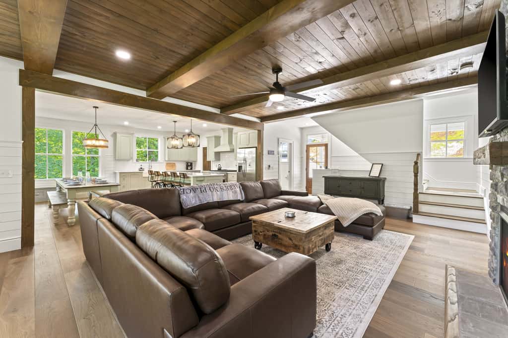 Lakeside Retreat, Sleeps 22, Dock, Grill, Game Room