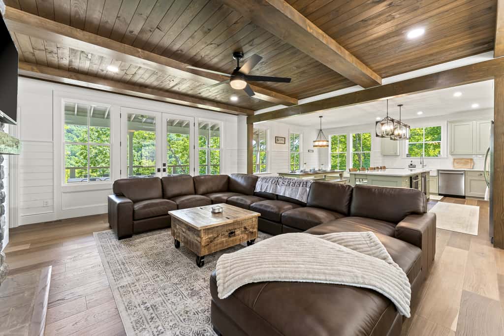 Lakeside Retreat, Sleeps 22, Dock, Grill, Game Room