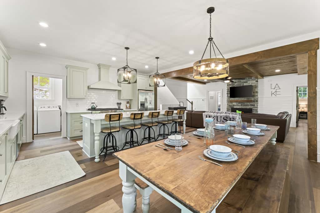 Lakeside Retreat, Sleeps 22, Dock, Grill, Game Room