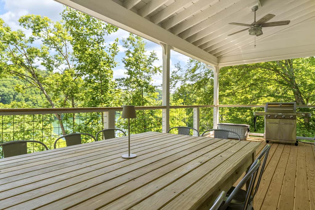 Lakeside Retreat, Sleeps 22, Dock, Grill, Game Room