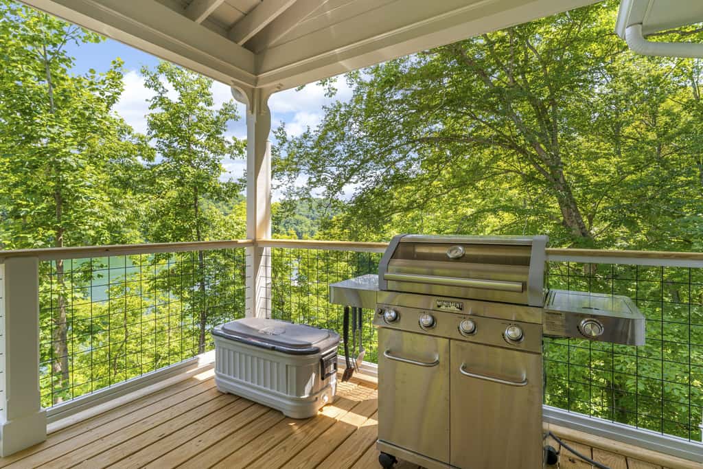 Lakeside Retreat, Sleeps 22, Dock, Grill, Game Room