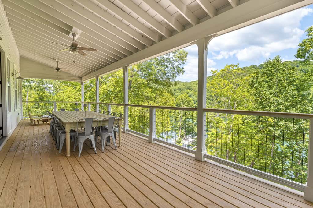 Lakeside Retreat, Sleeps 22, Dock, Grill, Game Room