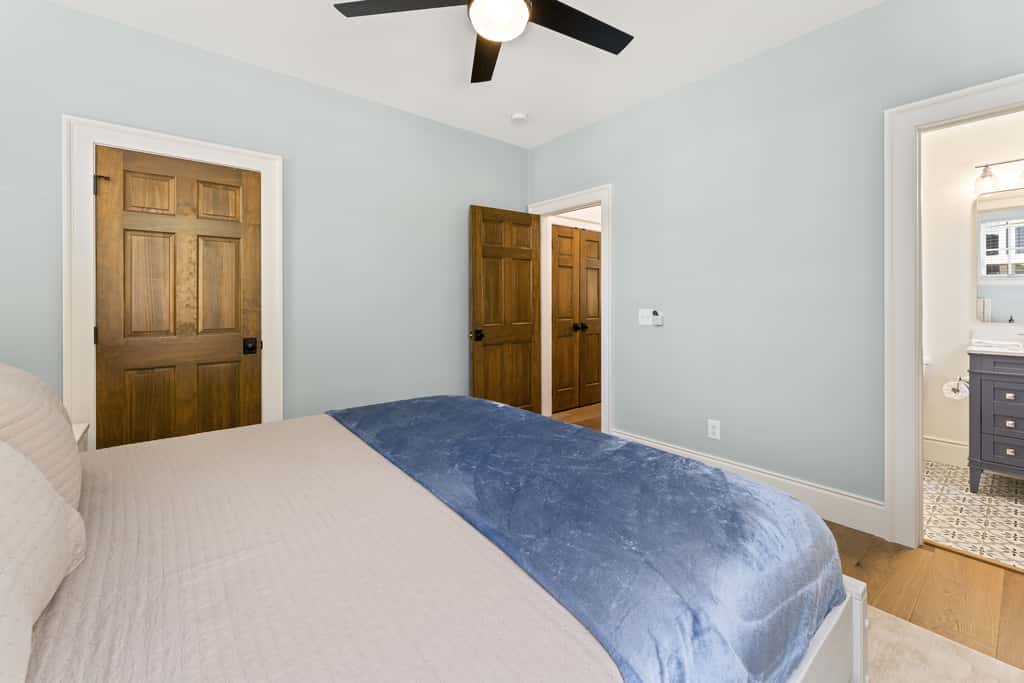 Lakeside Retreat, Sleeps 22, Dock, Grill, Game Room