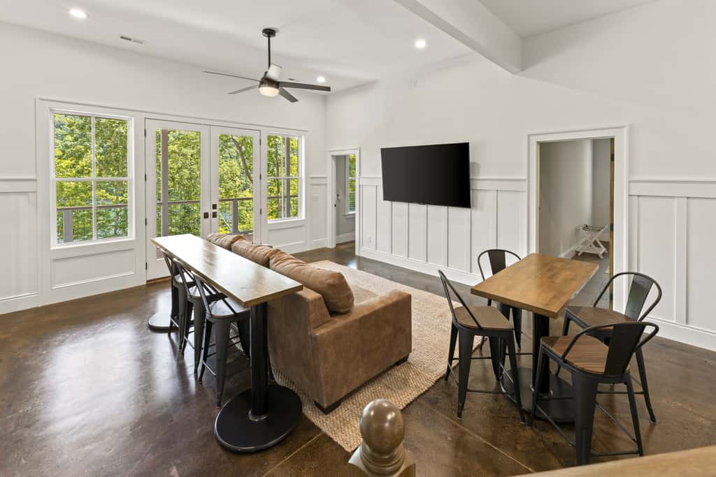 Lakeside Retreat, Sleeps 22, Dock, Grill, Game Room