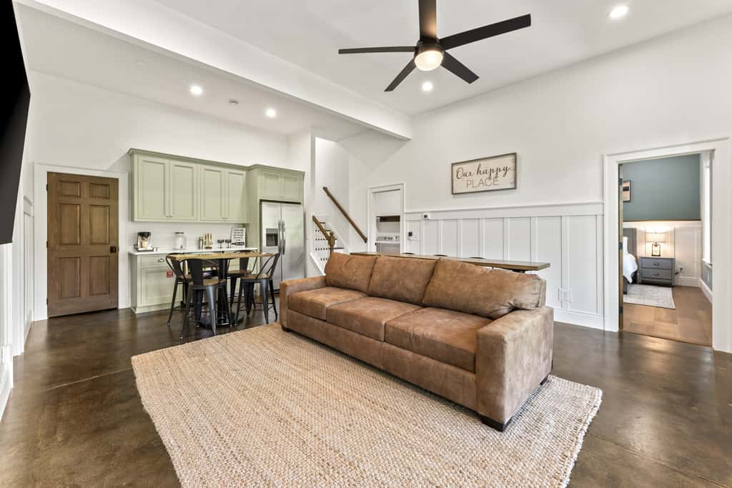Lakeside Retreat, Sleeps 22, Dock, Grill, Game Room