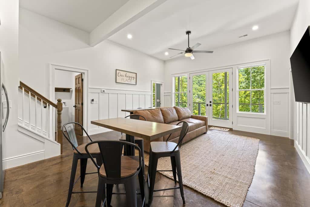 Lakeside Retreat, Sleeps 22, Dock, Grill, Game Room