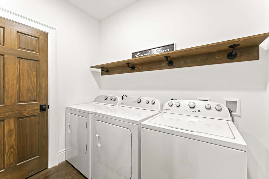 Lakeside Retreat, Sleeps 22, Dock, Grill, Game Room