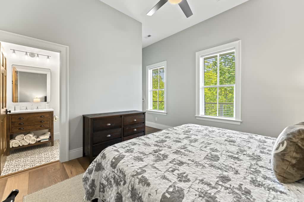 Lakeside Retreat, Sleeps 22, Dock, Grill, Game Room