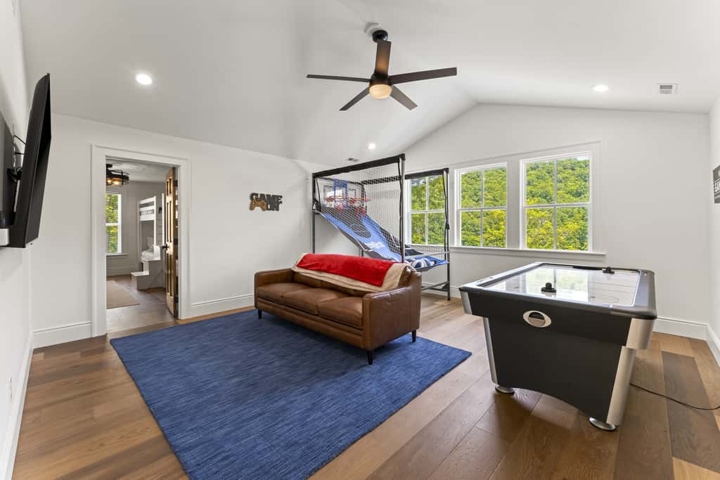 Lakeside Retreat, Sleeps 22, Dock, Grill, Game Room